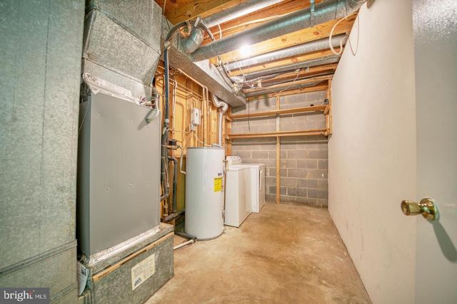 4936 MCFARLAND DR, Fairfax, VA 22032