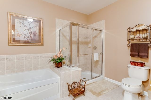 24 Quartz Way, Woodland Park, NJ 07424
