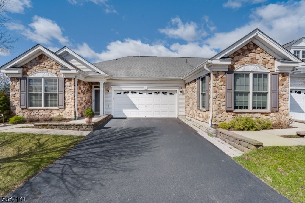 24 Quartz Way, Woodland Park, NJ 07424