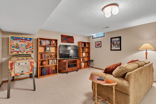 6902 E 14th St N, Wichita, KS 67206