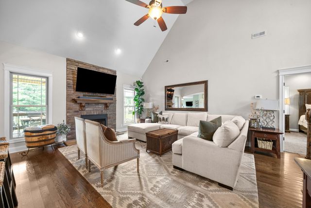 1165 Buggy Cv, Clarksville, TN 37043