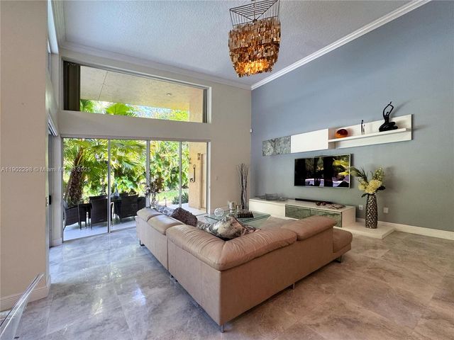 375 Sabal Way, Weston, FL 33326