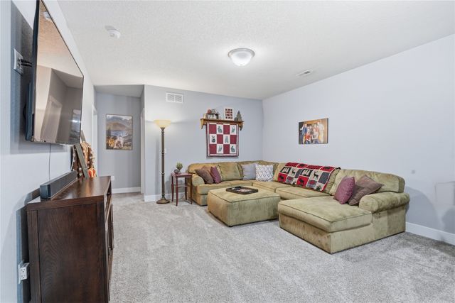 4610 E Valdez Drive, Des Moines, IA 50317
