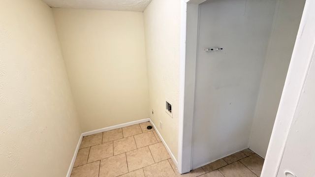 1102 Poindexter Avenue, Cleburne, TX 76033