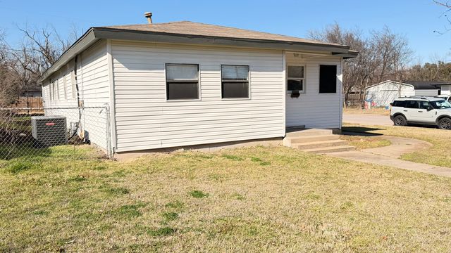 1102 Poindexter Avenue, Cleburne, TX 76033