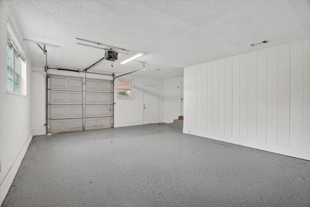 1102 Poindexter Avenue, Cleburne, TX 76033