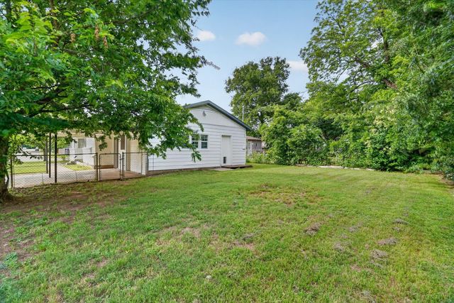 1102 Poindexter Avenue, Cleburne, TX 76033
