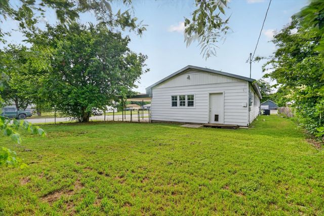 1102 Poindexter Avenue, Cleburne, TX 76033