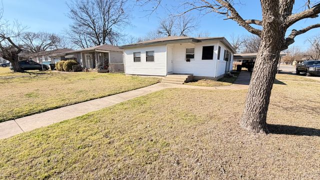 1102 Poindexter Avenue, Cleburne, TX 76033