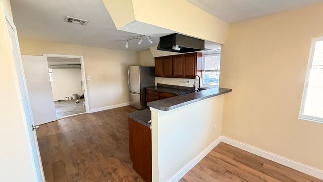 1102 Poindexter Avenue, Cleburne, TX 76033