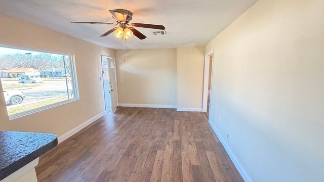 1102 Poindexter Avenue, Cleburne, TX 76033