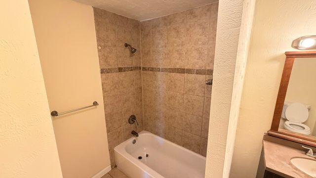 1102 Poindexter Avenue, Cleburne, TX 76033