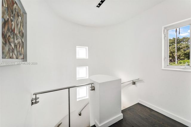 3325 Pine Tree Drive, Miami Beach, FL 33140