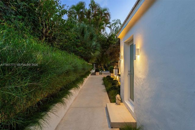 3325 Pine Tree Drive, Miami Beach, FL 33140