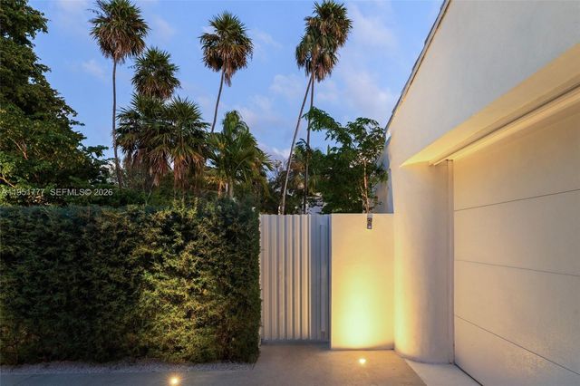 3325 Pine Tree Drive, Miami Beach, FL 33140