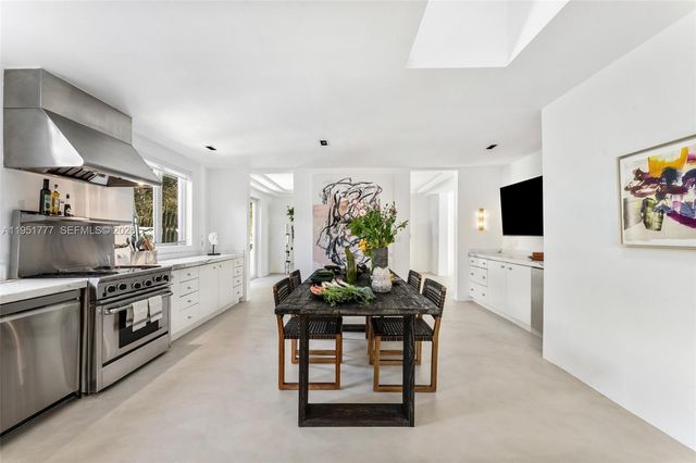 3325 Pine Tree Drive, Miami Beach, FL 33140