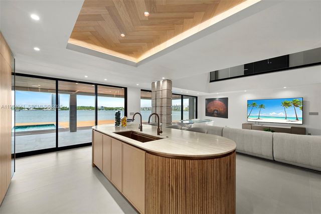 3209 NE 169th St, North Miami Beach, FL 33160