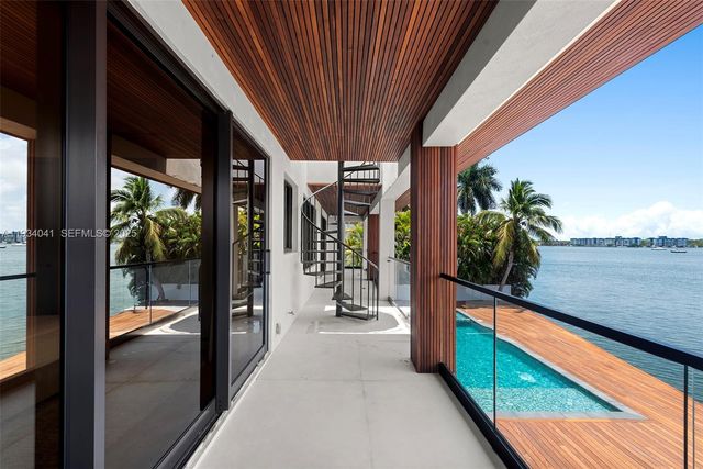 3209 NE 169th St, North Miami Beach, FL 33160