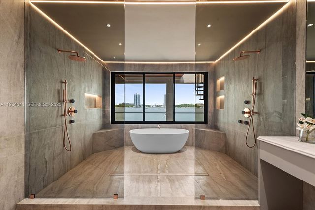 3209 NE 169th St, North Miami Beach, FL 33160