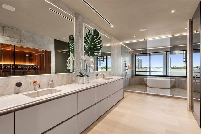 3209 NE 169th St, North Miami Beach, FL 33160