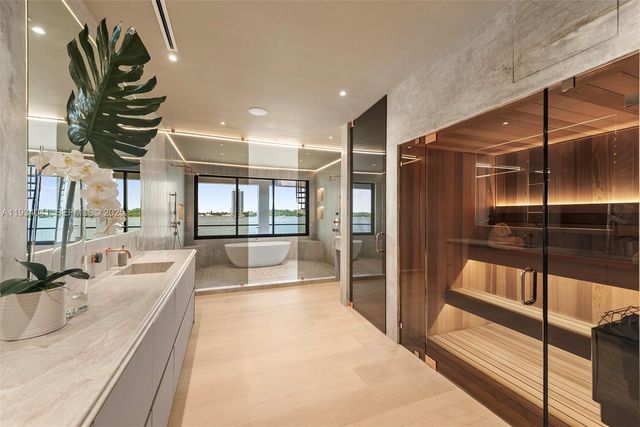 3209 NE 169th St, North Miami Beach, FL 33160