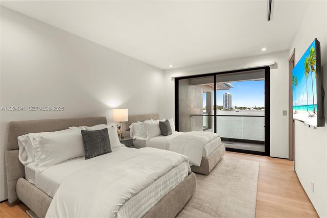 3209 NE 169th St, North Miami Beach, FL 33160