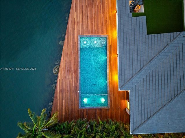 3209 NE 169th St, North Miami Beach, FL 33160