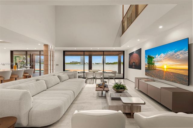 3209 NE 169th St, North Miami Beach, FL 33160