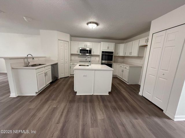 9286 THUNDERBOLT Court, Jacksonville, FL 32221