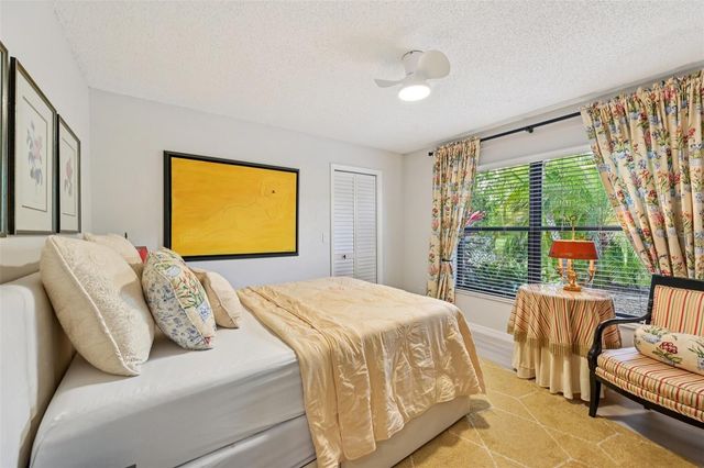 4719 MEADOWVIEW CIRCLE, Sarasota, FL 34233