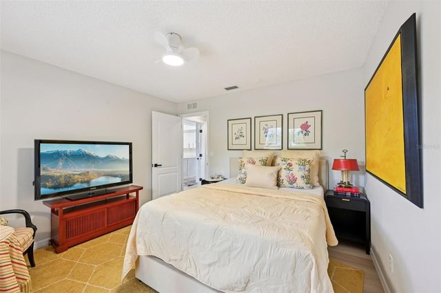 4719 MEADOWVIEW CIRCLE, Sarasota, FL 34233