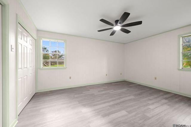 9556 Fairway Dr, Denham Springs, LA 70726