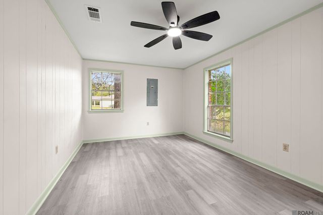 9556 Fairway Dr, Denham Springs, LA 70726