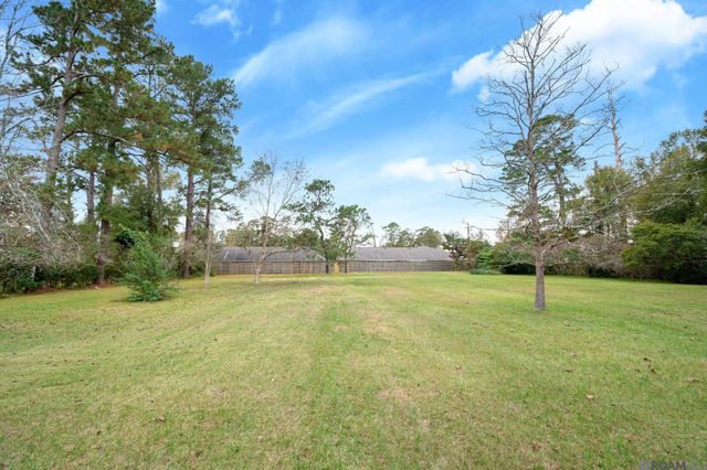 9556 Fairway Dr, Denham Springs, LA 70726