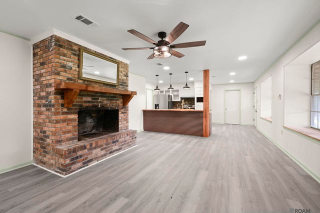 9556 Fairway Dr, Denham Springs, LA 70726