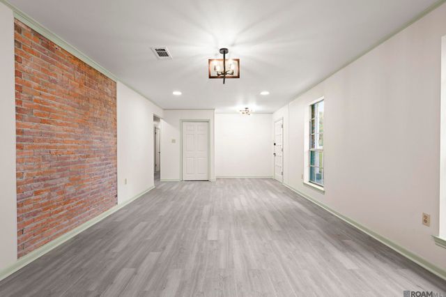 9556 Fairway Dr, Denham Springs, LA 70726