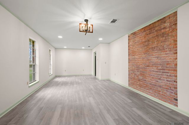 9556 Fairway Dr, Denham Springs, LA 70726