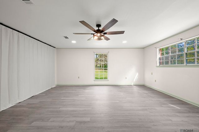 9556 Fairway Dr, Denham Springs, LA 70726