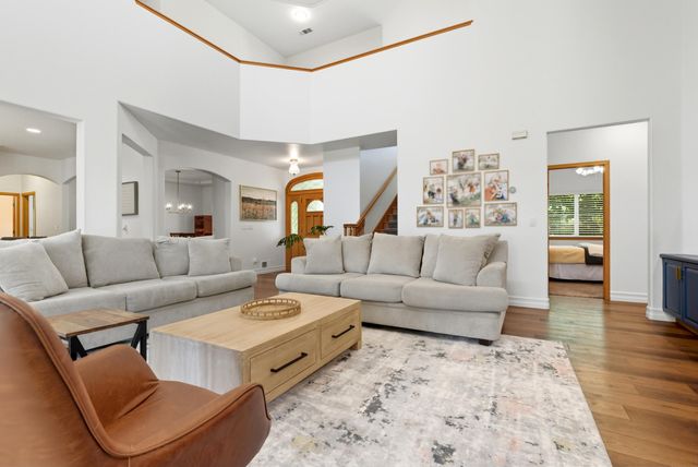 1646 S Bluegrass Court, Visalia, CA 93277