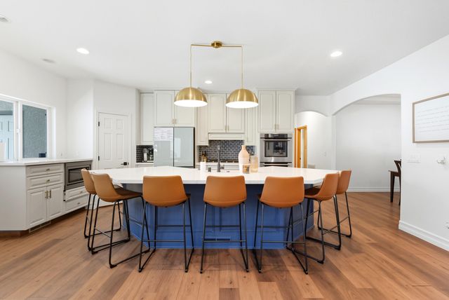 1646 S Bluegrass Court, Visalia, CA 93277