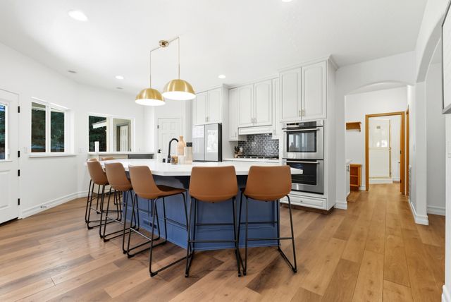 1646 S Bluegrass Court, Visalia, CA 93277