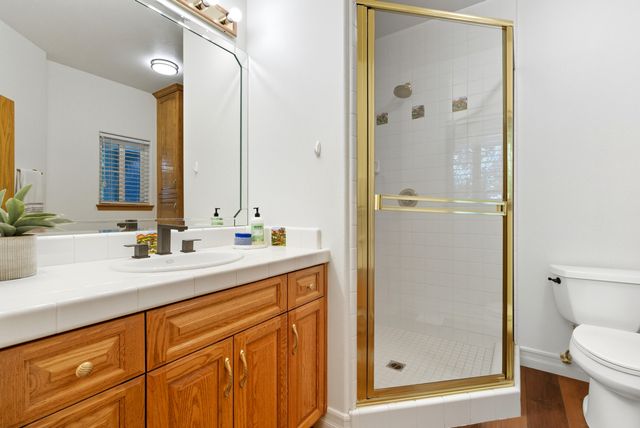 1646 S Bluegrass Court, Visalia, CA 93277