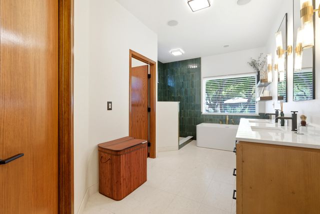 1646 S Bluegrass Court, Visalia, CA 93277