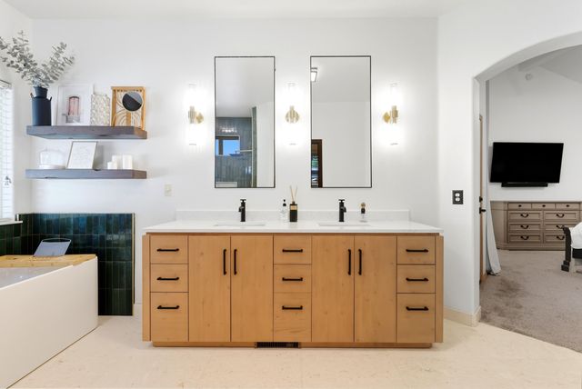 1646 S Bluegrass Court, Visalia, CA 93277