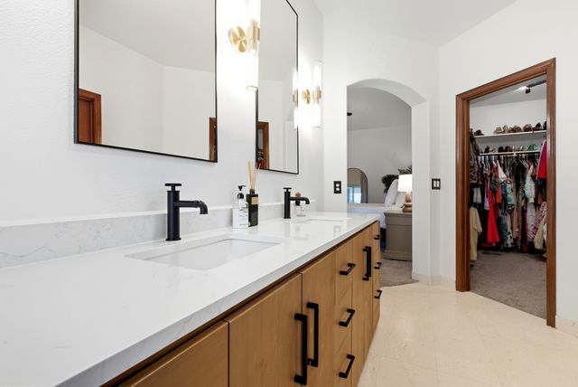 1646 S Bluegrass Court, Visalia, CA 93277