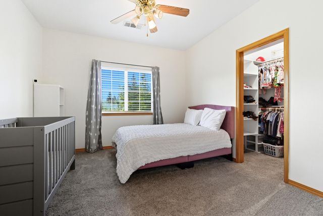 1646 S Bluegrass Court, Visalia, CA 93277