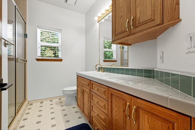 1646 S Bluegrass Court, Visalia, CA 93277