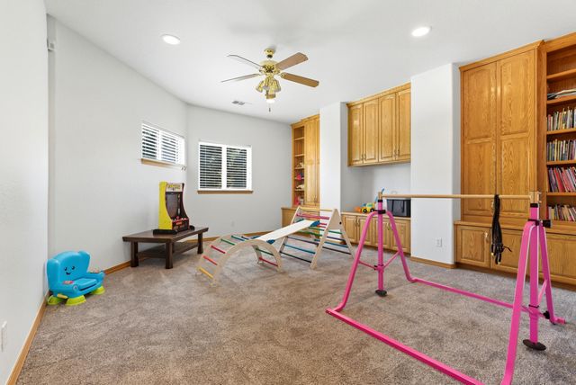 1646 S Bluegrass Court, Visalia, CA 93277