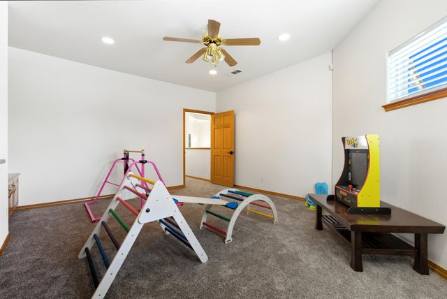 1646 S Bluegrass Court, Visalia, CA 93277