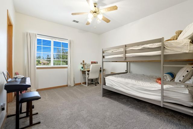 1646 S Bluegrass Court, Visalia, CA 93277